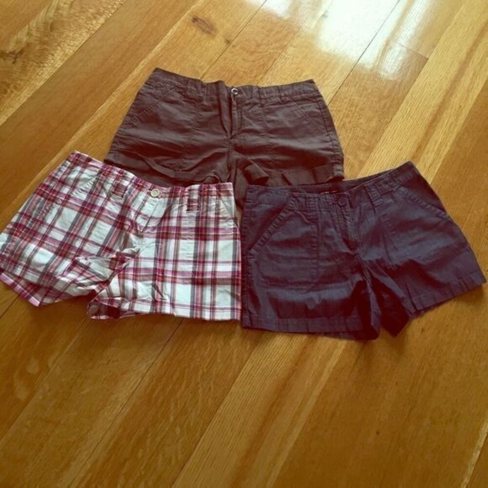 BUNDLE OF 3 SHORTS FROM GAP & NEW YORK AND…